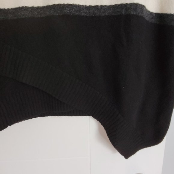 Ladies sweater - Picture 2 of 2